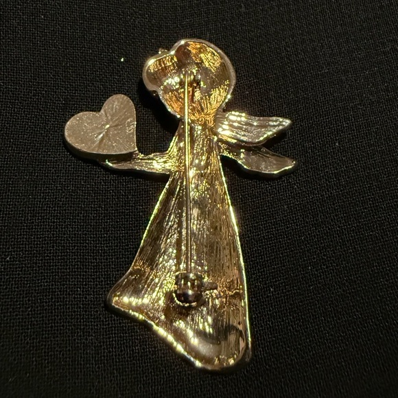 Vintage Liz Claiborne Gold Tone Angel Holding A Mother of Pearl Heart Brooch - Picture 5 of 5